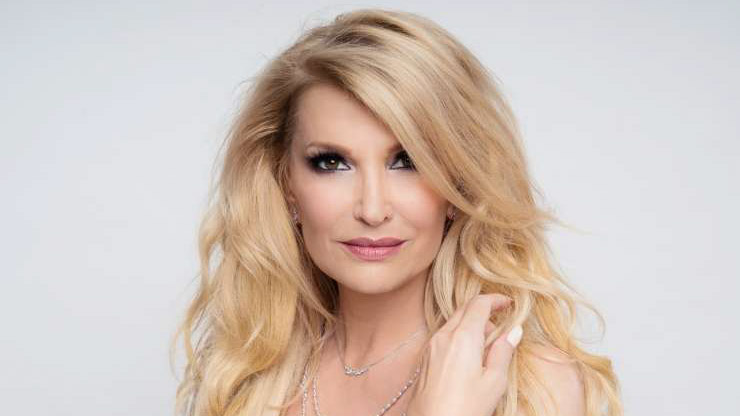 Read more about the article Helena Blagne zapeljevala v rdeči obleki