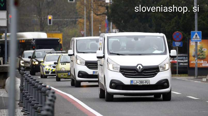 Read more about the article FOTO: “Pogrebna povorka” pred parlamentom