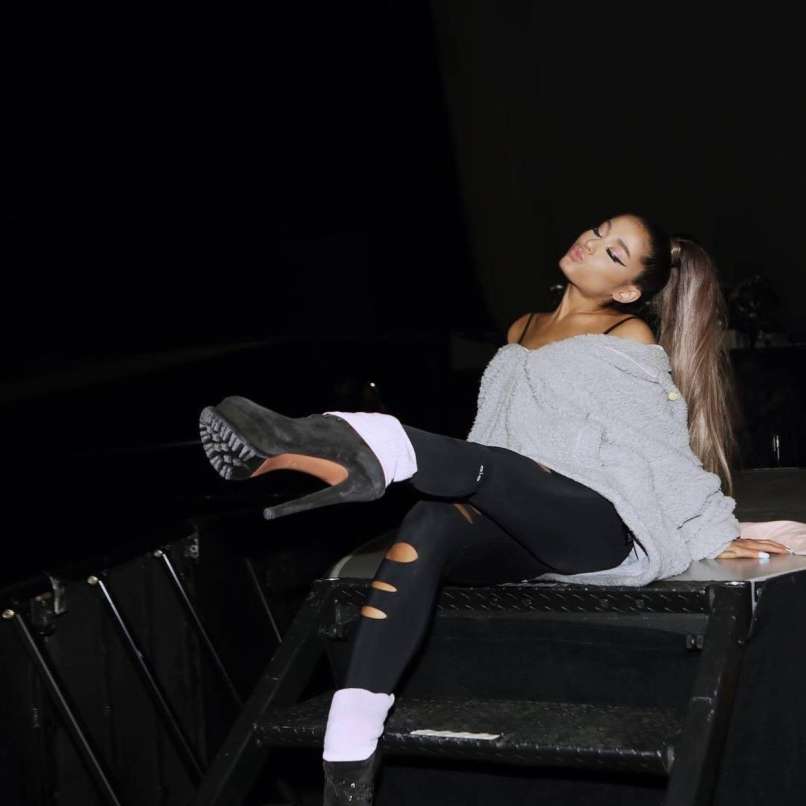 Read more about the article Ariana Grande je zaročena