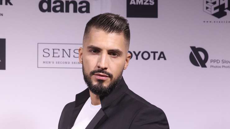 Read more about the article Challe Salle končno pokazal srčno izbranko