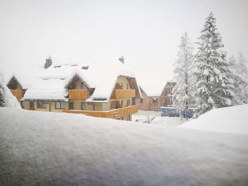 Read more about the article FOTO in VIDEO: V Julijcih ga je nasulo, meteorologi svarijo pred veliko nevarnostjo plazov