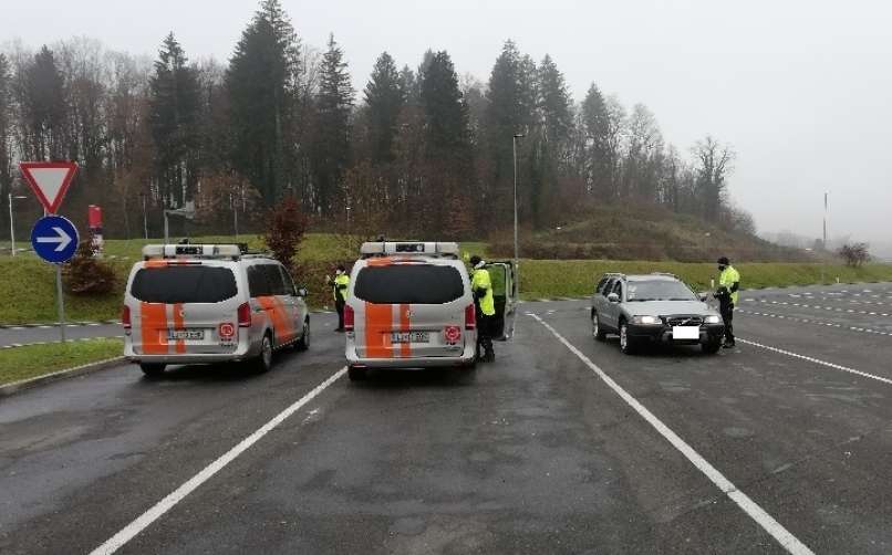 Read more about the article Lovili so jih na avtocestnem počivališču Starine