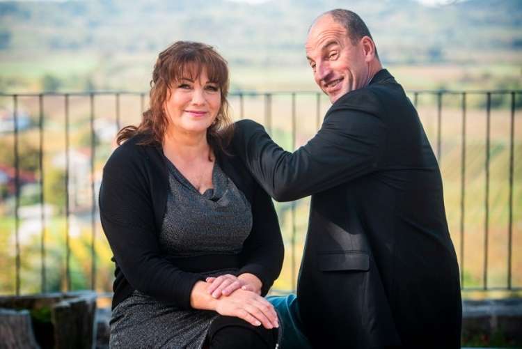 Read more about the article Kandidatka šokirala: Ko ni bilo kamer, je postal drug človek …