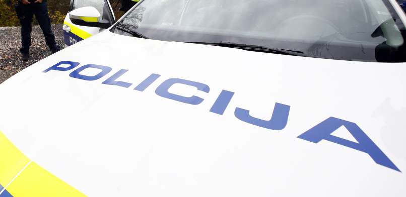 Read more about the article Koprski policisti pomagali pri porodu migrantke