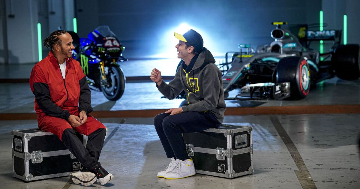 Read more about the article Rossi in Hamilton ob obletnici obujala spomine na menjavo dirkalnikov (video)