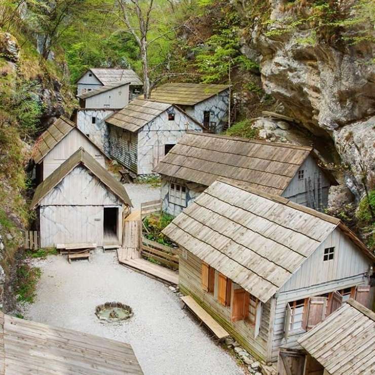 Read more about the article Umrla še zadnja bolničarka iz bolnice Franja