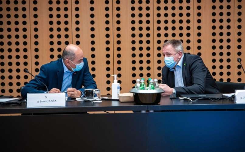 Read more about the article Vse kaže, da bodo dovoljene določene storitvene dejavnosti