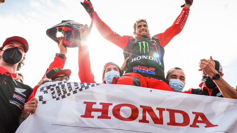 Read more about the article Dakar 2021: Peterehansel z etapno zmago do novega mejnika