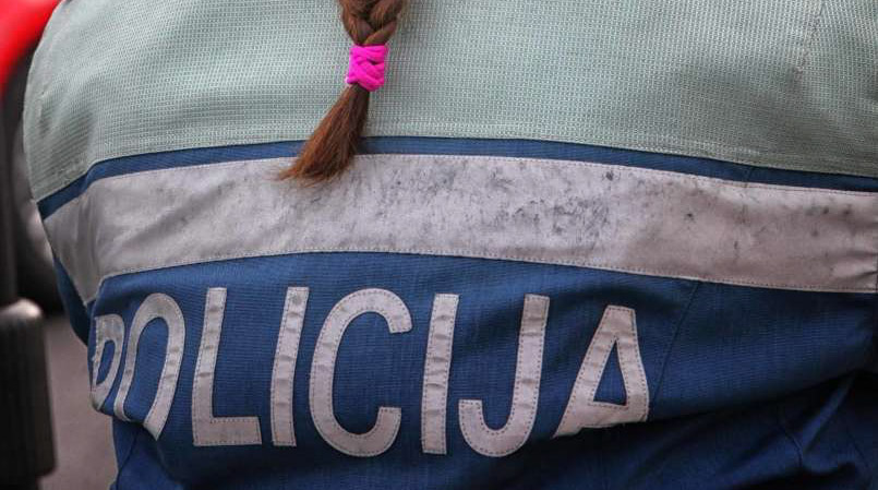 Read more about the article Krška policistka preprečila samomor: za 59-letnico skočila v mrzlo Savo