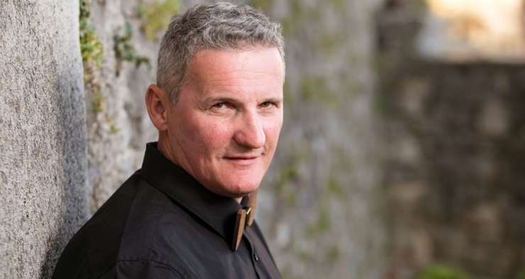 Read more about the article Ljubezen po domače: Hudo bolni Sandi srečno zaljubljen