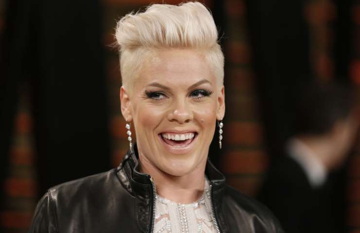 Read more about the article Pink po grenki preteklosti srečna v ljubezni