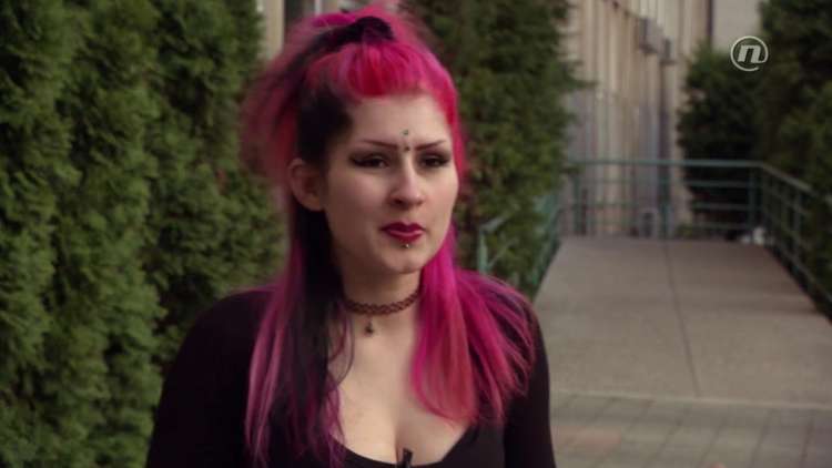 Read more about the article Ugodno oddam sina: Striptizeta Maja pokazala svoje čare