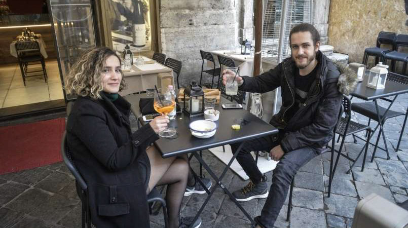 Read more about the article Se še spomnite ? Tako se poseda v lokalih