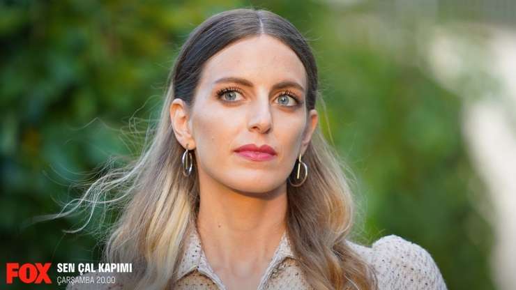 Read more about the article Ko potrka ljubezen: To je moški, ki ga ljubi igralka