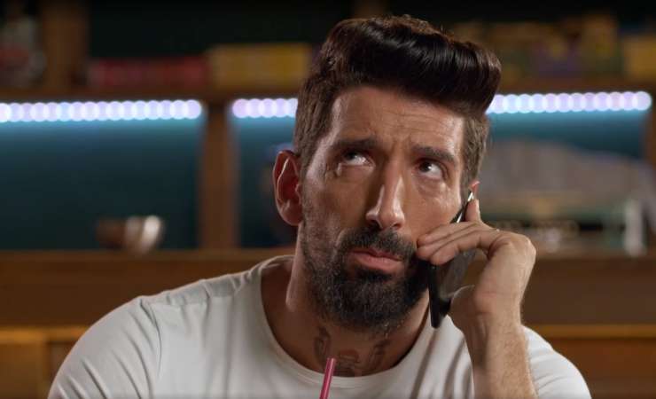 Read more about the article Ljuban (šverc komerc) navdušil z izklesanim telesom