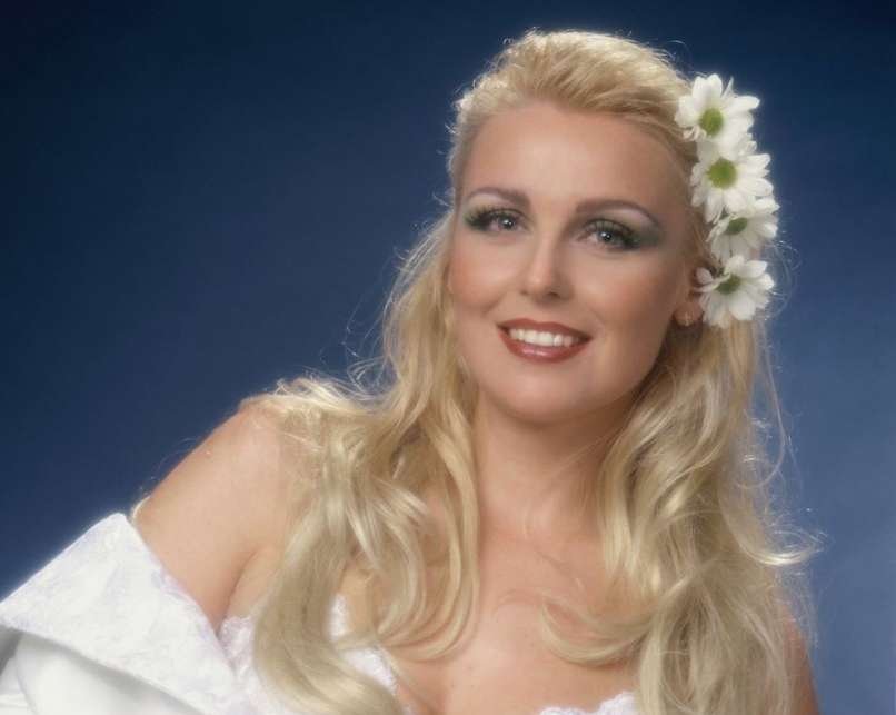 Nikoli pozabljena Simona Weiss bi danes slavila 58 let.