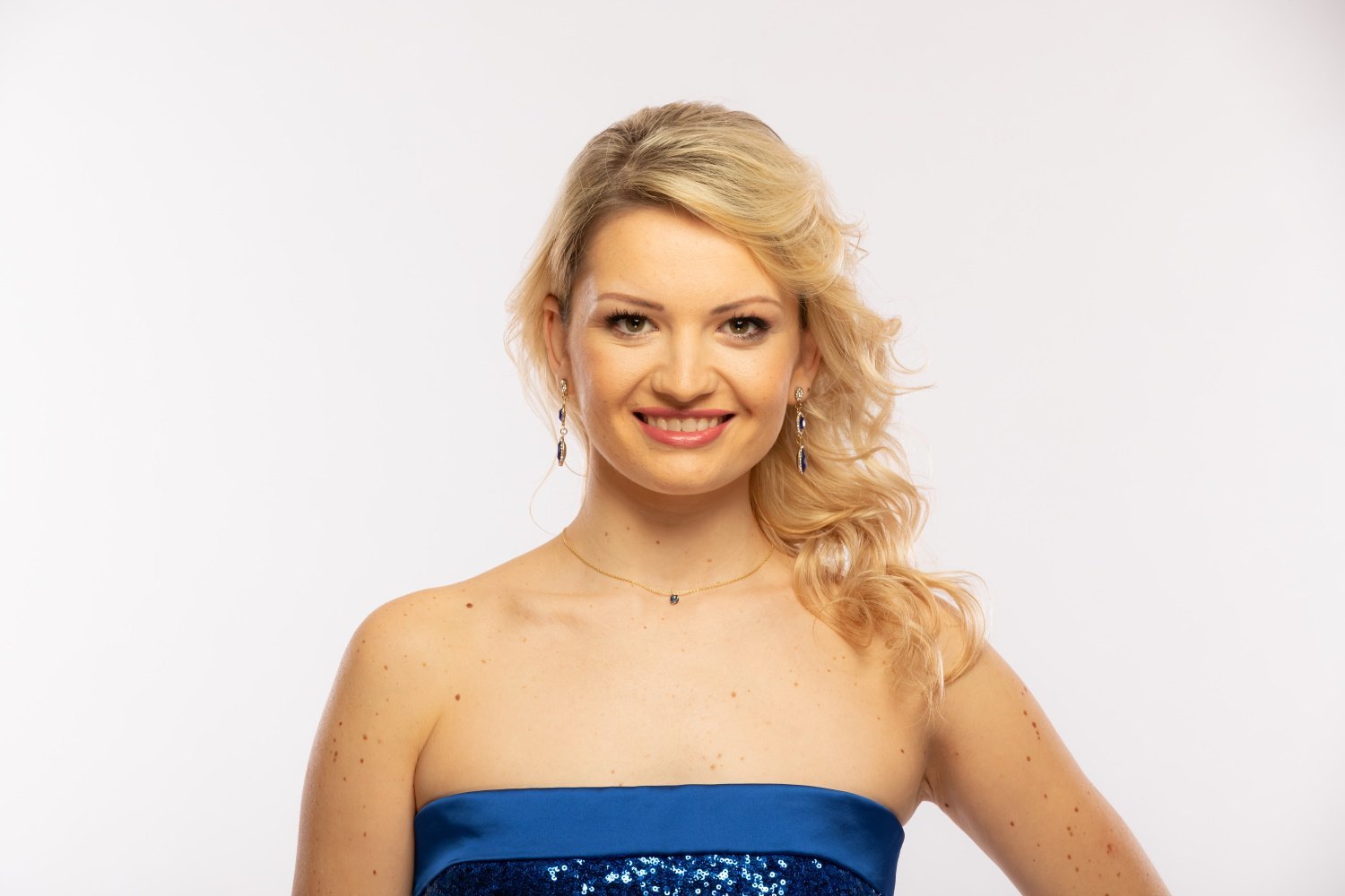 Sanjski moški: Čedna mamica Elena Costrov upa, da je Gregor Čeglaj pravi zanjo.