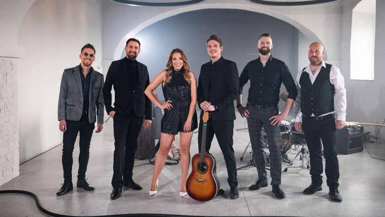 Read more about the article Tjaša in Uroš Steklasa: Rada se imava in to rada pokaževa