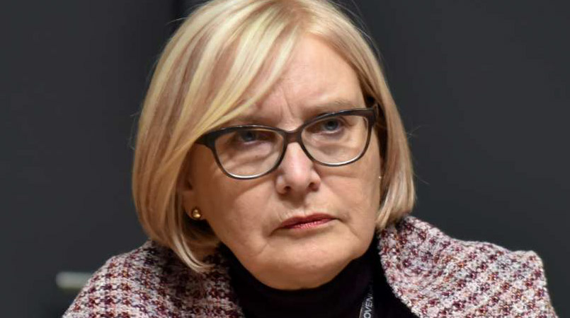 Read more about the article Začasna predsednica Desusa se ne bo uklonila ustrahovanju