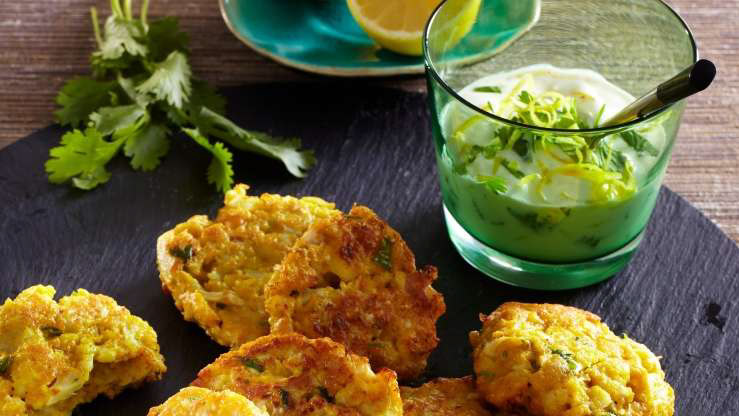 Read more about the article Cvetačne karijeve palačinke z limonovo omako