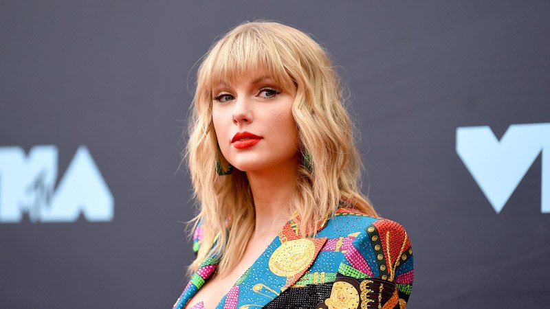 Taylor Swift kot prva ženska osvojila to nagrado.