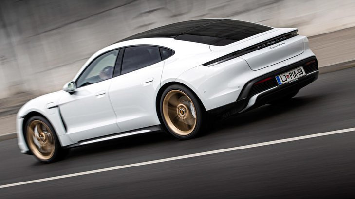 Porsche - avtomobil - Obogatena resničnost.