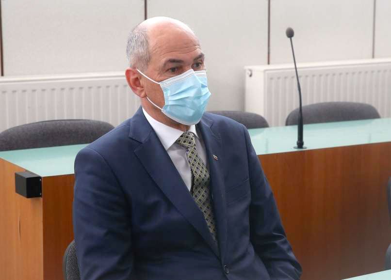 Črna kronika,Predsednik,ljubljansko,okrožno,sodišče,Marjan Pogačnik,izločitev,člani,zunajobravnavni,senat,odločitev,ugovor,obtožnica,zadeva,Trenta,sojenje,Ljubljana,izogibanje,sporni, posli, zemljišča,   zloraba, položaj, pravice,  obdolženec,  predsednik, uprava, Imos, Branko Kastelic, direktor, Eurogradenje, Klemen Gantar