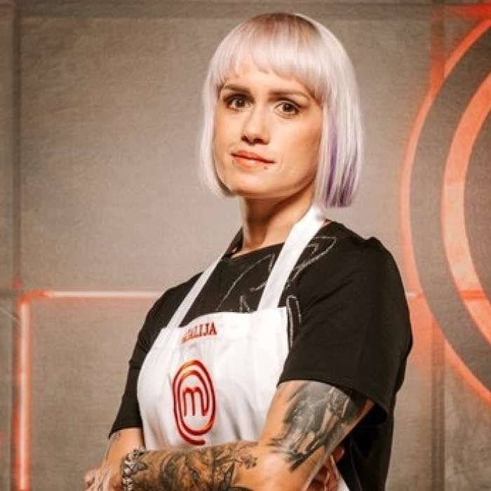 masterchef,Natalija Palačković,slovenija,Svet slavnih,rekonstrukcija,ričet,samozavestna,odločna,premagovanje,namigovanje,kopiranje,opomin,znanje,ideje,sodniki,krožniki,rezultat,okus,videz,slovo,poraz,pladenj,čustveno,sesutje,ponos,prijatelji,družina,služba