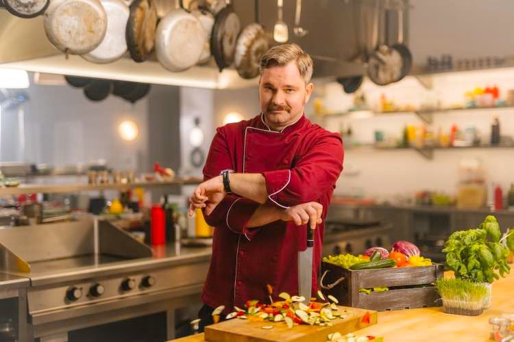 Chateau de Phillipe.,chef,glavni,improvizacija,Ja Chef,Jurij Zrnec,katarina čas,kuharsku,lik,Ljubomir Bohinc,mojster,najpomembnejša,nova,Pika Golob,restavracija,serija,Svet slavnih,ustvarjanje,Vodja,Zabava