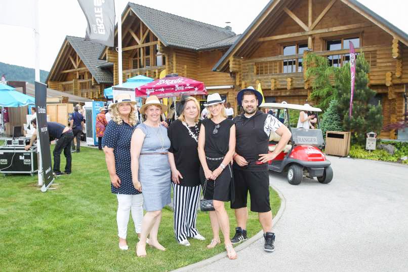 Andreja Comino,Brane Kastelic,Carmen Leban,Denis Malačič,Estrada,kolumnist,Lady,Mateja Bevk,Nejc Simšič,Nina Keder,novinar,novinarke,revija,Tjaša Kokalj,Tjaša Platovšek,Zvezde Lady,ekipa, moč blagovna, znamka