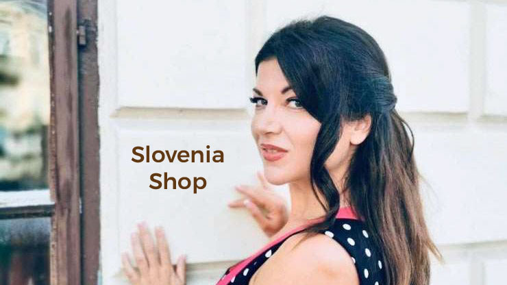 Read more about the article Jasna Kuljaj navdušila s fotografijo v kopalkah