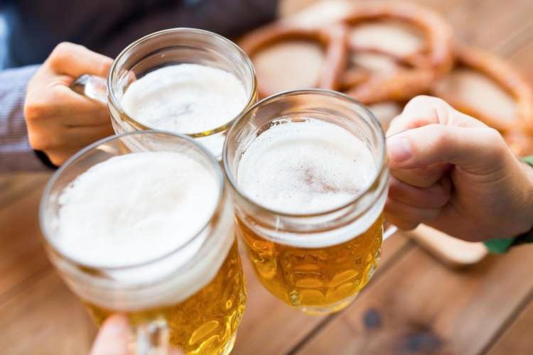 V SMC so za združitev športa in alkohola. Lestvica: Koliko kalorij vsebujejo alkoholne pijače?