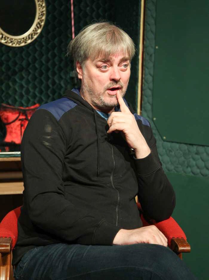 Marko Miladinović - po končanem televizijskem šovu in predstavi Seks nasveti od A do Ž, v kateri je v Špas teatru igral skupaj z Nadiyo Bychkovo in Primožem Vrhovcem, se je sicer malo umaknil iz javnosti, a je v zadnjem letu še kako ustvarjal.