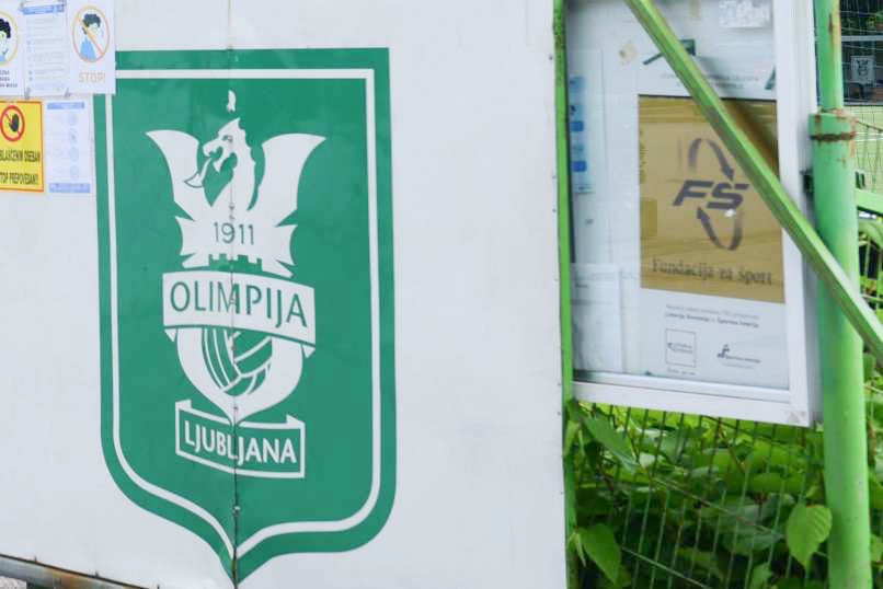 Pred dnevi je odjeknila vest, da naj bi trije nogometaši Olimpije med pripravami na Bledu posilili mladoletno dekle. Klub se je zavil v molk, ki so ga prekinili šele danes.