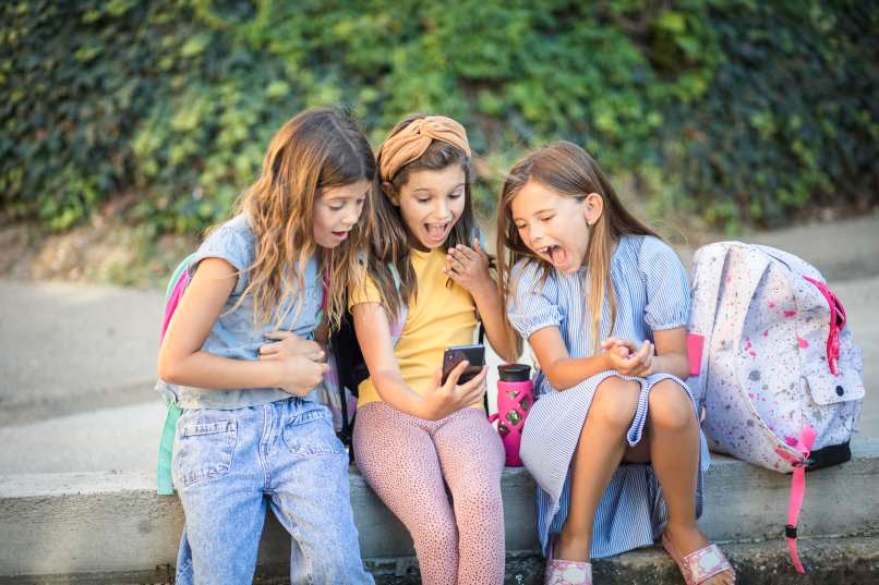 Ali moj otrok potrebuje pametni mobilni telefon?