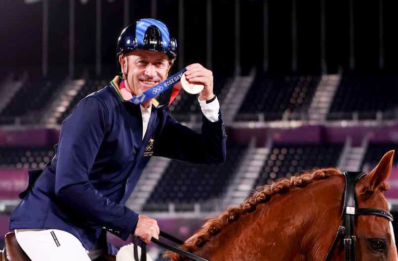 Avstralski jahač Andrew Hoy je z 62 leti postal tretji najstarejši dobitnik olimpijske medalje. V Tokiu je kar dvakrat stopil na zmagovalni oder.