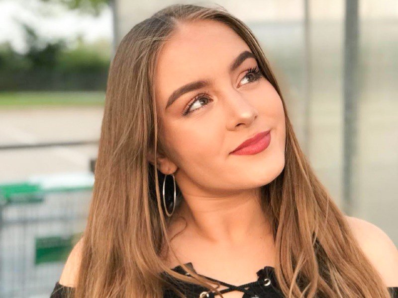 Lina Kuduzović je leta 2010 osvojila slovensko publiko in postala prva zmagovalka resničnostnega šova Slovenija ima talent.