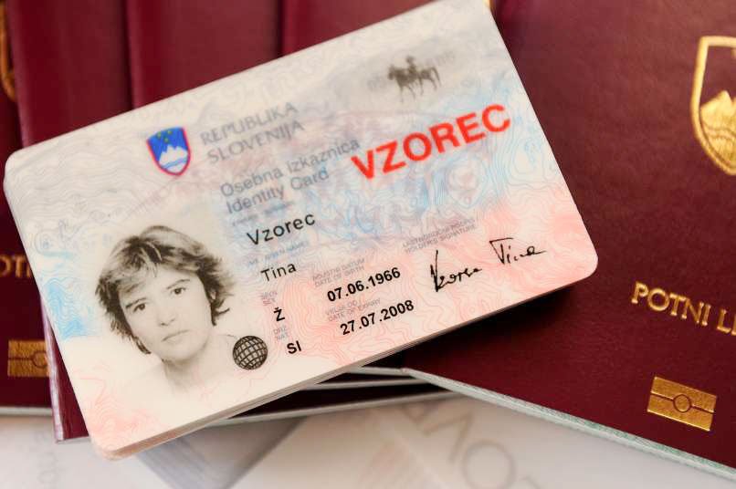 Državljani Hrvaške lahko že od včeraj dalje dobijo novo biometrično osebno izkaznico oziroma tako imenovano elektronsko osebno izkaznico z biometričnimi podatki, ki bo obenem lahko služila kot zdravstvena izkaznica.