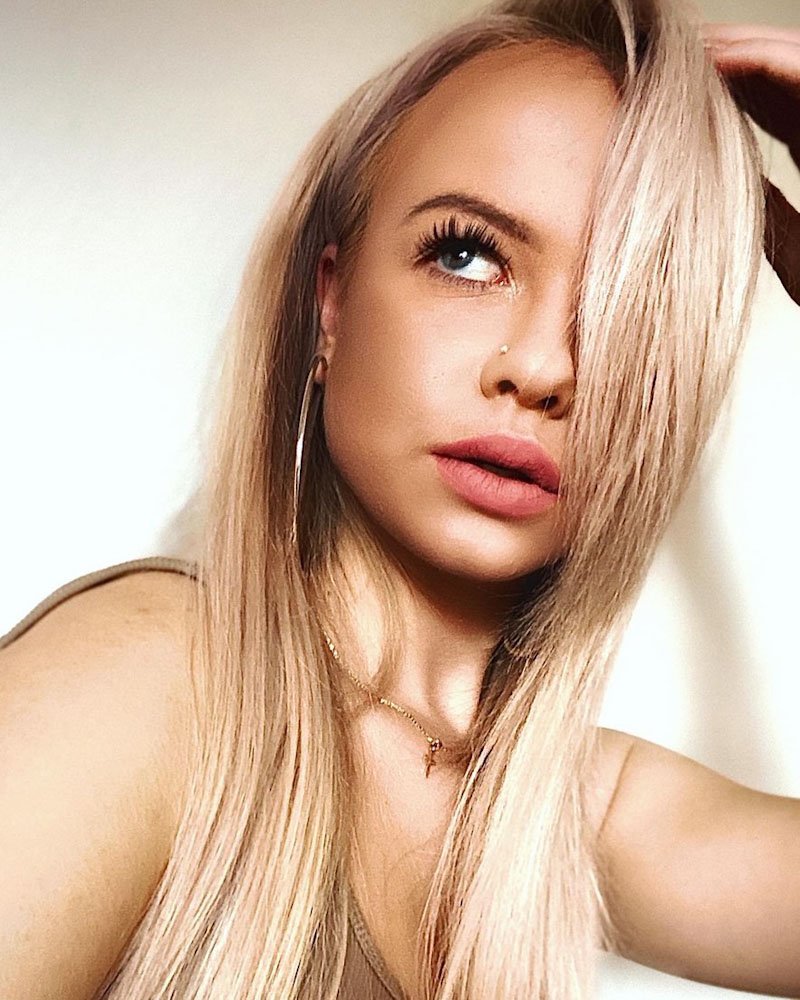 Polona Kranjc vstopa v šov Kmetija 18-letna Polona Kranjc je v šovu Sanjski moški pokazala, da zna poskrbeti za kar nekaj odmevnih trenutkov in da zna pozornost obrniti nase.