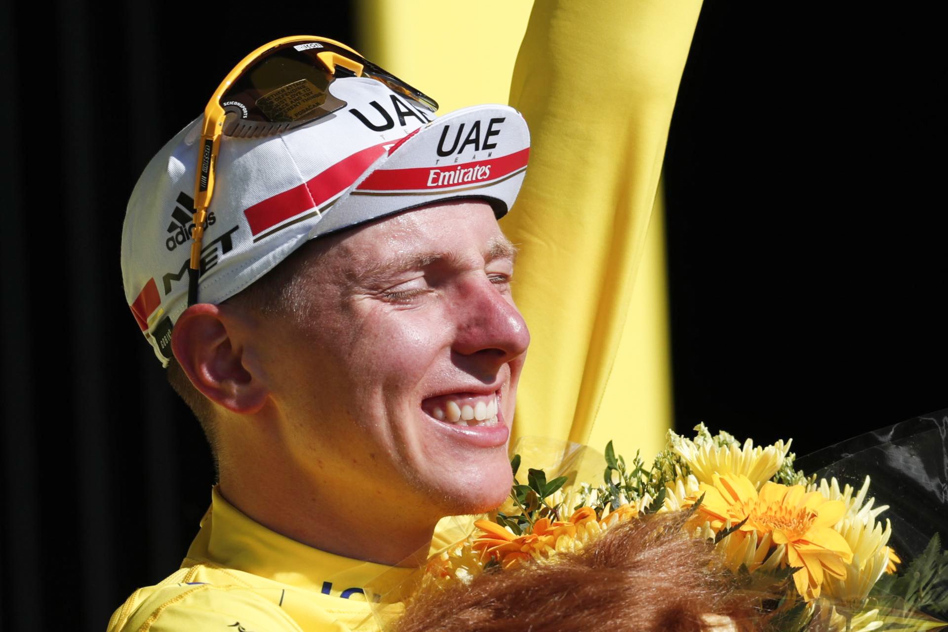 Pogačar je letos zabeležil 12 zmag, dobil je tri etape na Touru, kjer je ob skupni zmagi osvojil tudi majici za najboljšega gorskega kolesarja in z 22 leti tudi za najboljšega mladega kolesarja. Pred tem je dobil UAE Tour, dirko Tirreno-Adriatico in dirko po Sloveniji, legendarna pa je njegova zmaga nad Francozom Julianom Alaphilippom na dirki Liege-Bastogne-Liege. Temu je dodal še olimpijski bron na cestni dirki v Tokiu.