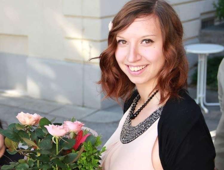 Tejino srce je osvojil Almir Rošić, katerega priimek si je rjavolaska, nadela še pred poročnim slavjem. Parčku se je nedavno uresničila velika želja, postala sta namreč starša.