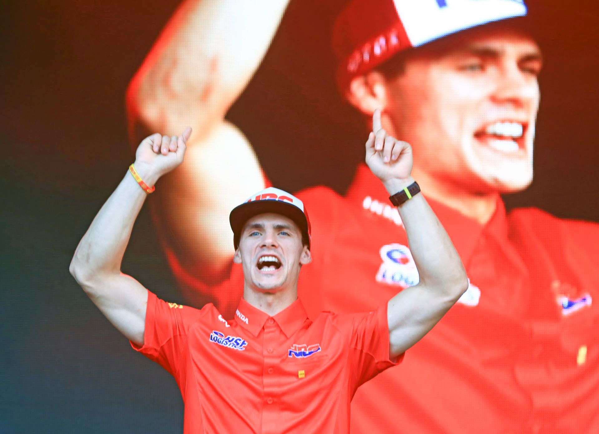 Slovenski motokrosist Tim Gajser je zmagal na dirki svetovnega prvenstva razreda MXGP v latvijskem Kegumsu, potem ko je bil drugi tako v prvi kot drugi vožnji.