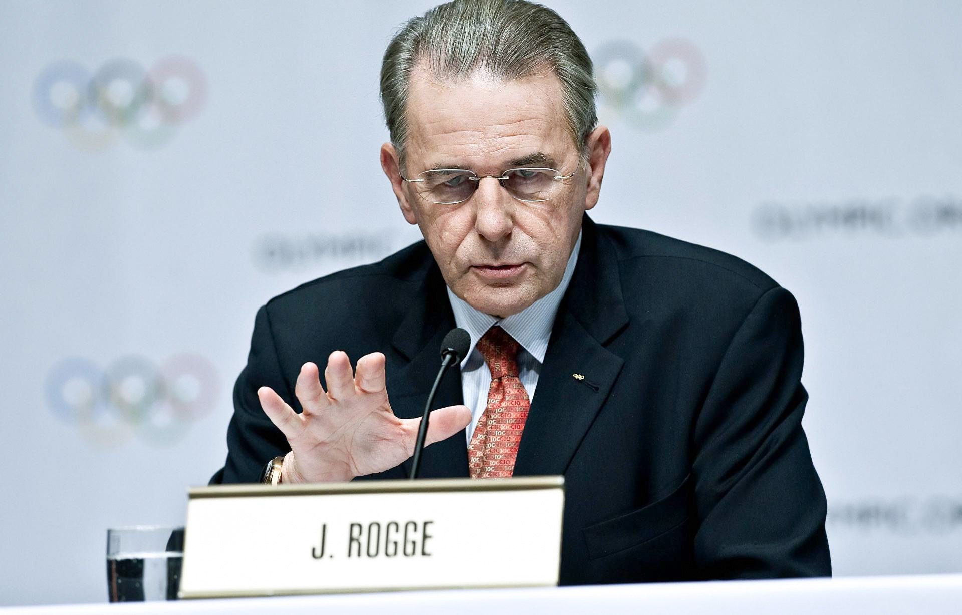 V Moku dodajajo, da se je Rogge, po poklicu kirurg, z modernizacijo in preoblikovanjem mednarodnega komiteja za vselej zapisal v olimpijsko gibanje. Njegov projekt pa so med drugim tudi olimpijske igre mladih, ki so prvo izvedbo doživele v Singapurju 2010.