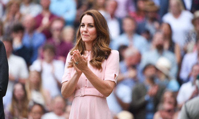 Vojvodinja Kate Middleton, žena britanskega prestolonaslednika Williama je očitno našla dober način za premagovanje kraljevskega stresa. Slednjega v zadnjih letih, predvsem zaradi svaka Harryja in žene Meghan na dvoru res ni primanjkovalo.