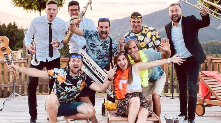 Read more about the article Ansambel Unikat s priredbo valčka v reggae stilu