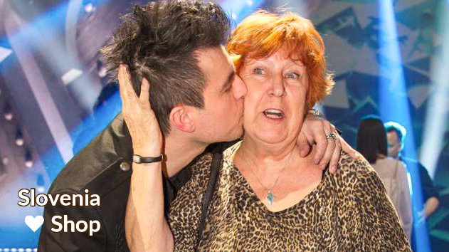 Read more about the article Tako čudovito igra na klavir mati Omarja Naberja