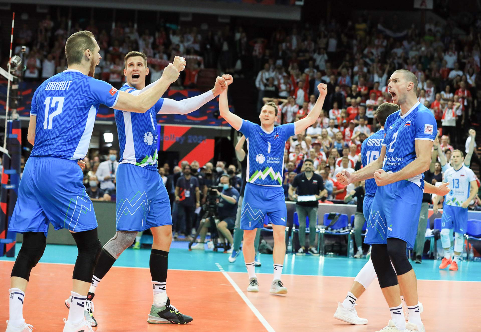 Pred nocojšnjim finalom evropskega prvenstva v odbojki v Katovicah, kjer bo Slovenija proti Italiji igrala za naslov evropskih prvakov, smo govorili s starostjo slovenske in jugoslovanske odbojke Adijem Urnautom, očetom kapetana slovenske izbrane vrste Tineta Urnauta.