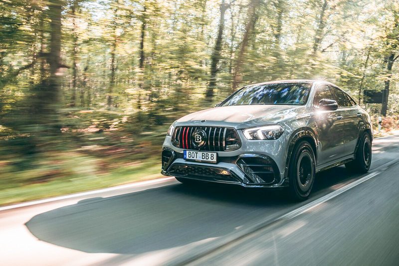 Brabus je namreč predstavil novega Rocketa 900. Gre za izdatno predelanega križanca GLE, kjer je za osnovo služila izvedba GLE 63 S Coupe – po zaslugi štirilitrskega osemvaljnika že tako ali tako zmogljiv avtomobil, ki pa je bil deležen še dodatnih izboljšav motorja.