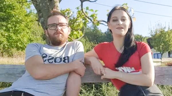 Nada v resnici povsem drugačna, kot jo vidite v Kmetiji Izpadla tekmovalca Nika in Dominik na svojem YouTube kanalu DomiNika nadaljujeta z razkrivanjem zanimivosti iz zakulisja resničnostnega šova Kmetija.