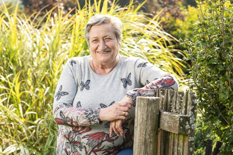 Ljubezen po domače - Joži Lesiček se je zdaj podala na kmetijo 71-letnega Miroslava Koširja - Mirka in pravi, da je letošnja izkušnja neprimerno lepša, saj se s svojimi tekmicami veliko lepše razume, kot se je s prejšnjima – Anamarijo in Esmeraldo, ki sta v hiši povzročali samo »špetir«.